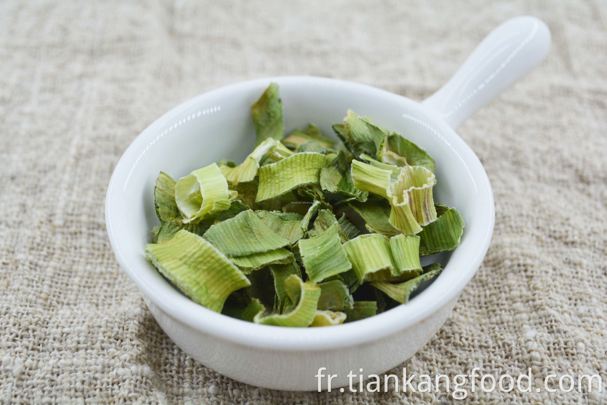 Dehydrated dried green leeks